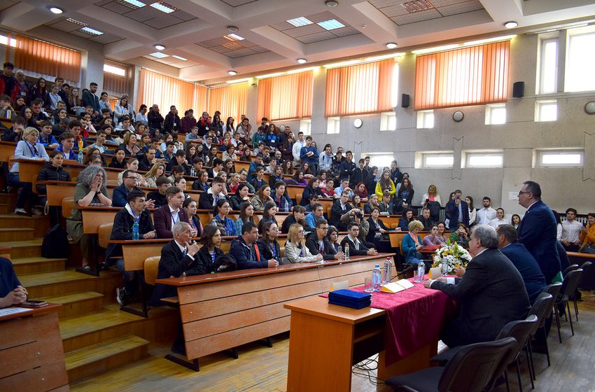  Sute de elevi cu gândire creativă în matematică se întrec în acest weekend la TUIASI, la Concursul Național de Matematică Aplicată „Adolf Haimovici”