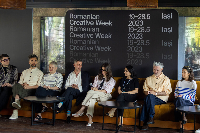 Începe Romanian Fashion Week. Celebrul model al anilor ’90, Ana Sidor Crișan, oferă o lecție de asumare pe catwalk-ul din parcul Palas
