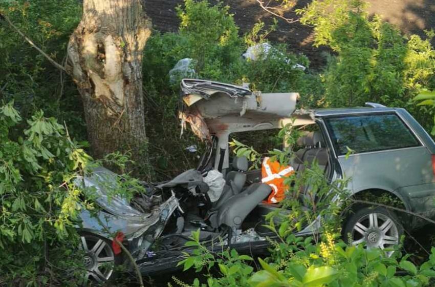  O persoană și-a pierdut viața și una a fost grav rănită în urma unui accident produs în localitatea Rateșul Cuzei