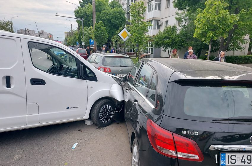  Accident grav pe Bulevardul Primaverii! 4 persoane au fost transportate la spital