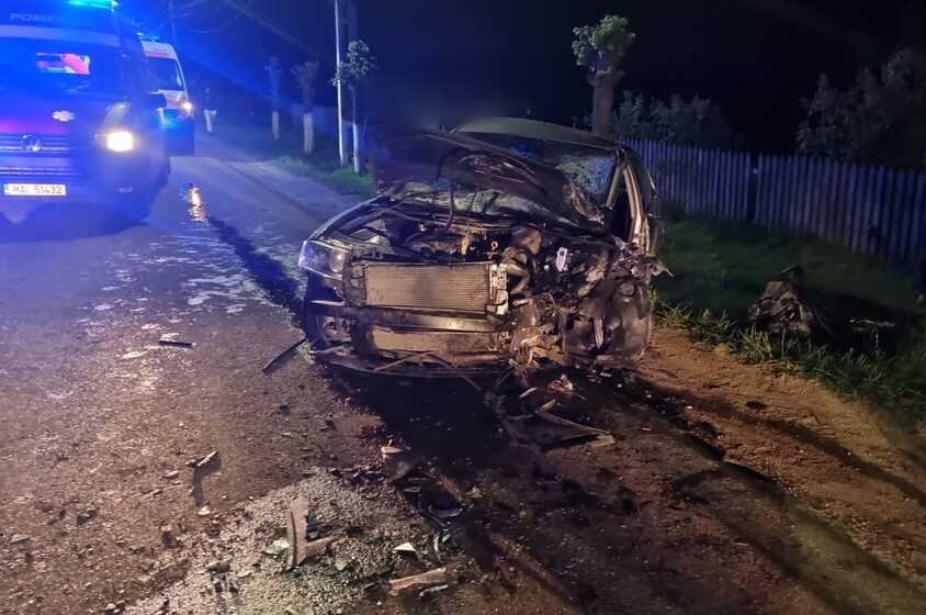 Cinci tineri au ajuns la spital în urma unui accident produs noaptea trecută în localitatea Vicovu de Sus