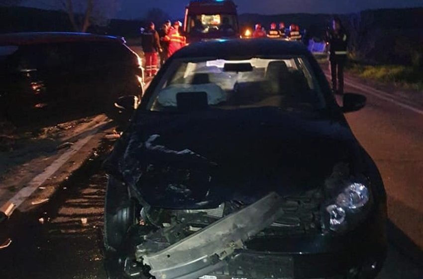  Doua persoane au fost rănite în urma unui accident produs seară trecută pe drumul national DN 2F