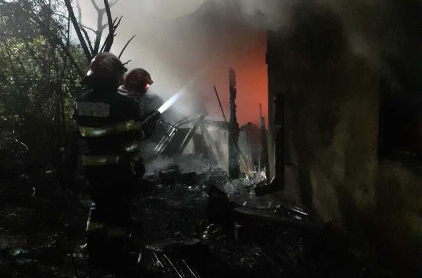  Un bărbat de 69 de ani a murit în urma unui incendiu izbucnit din cauza unei lumânări