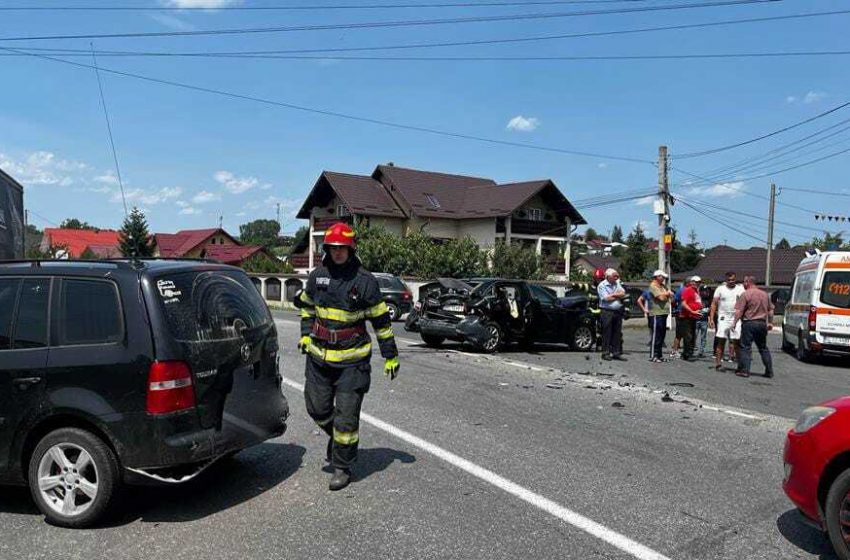  Doi copii si trei adulti au fost raniti in urma unui accident produs la Cristesti