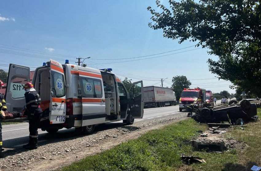  Accident în localitatea Miroslovesti! O persoană a rămas incarcerata