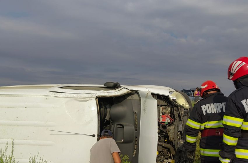  Un microbuz s-a răsturnat în aceasta dimineață în satul Harmanestii Noi