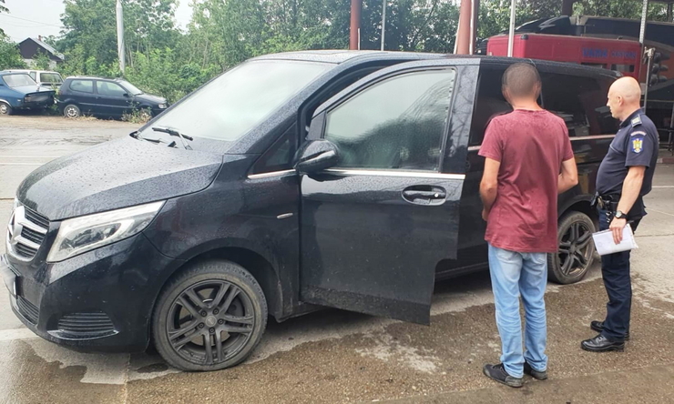  Permis de conducere fals descoperit de polițiștii de frontieră ieșeni de la Punctul de Trecere a Frontierei Sculeni