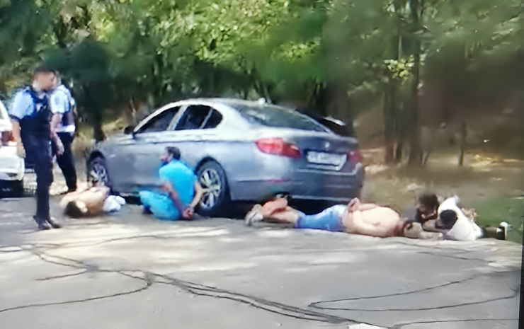  Scandal si focuri de arma intr-o localitate din judetul Vaslui! 11 persoane au fost retinute de politisti