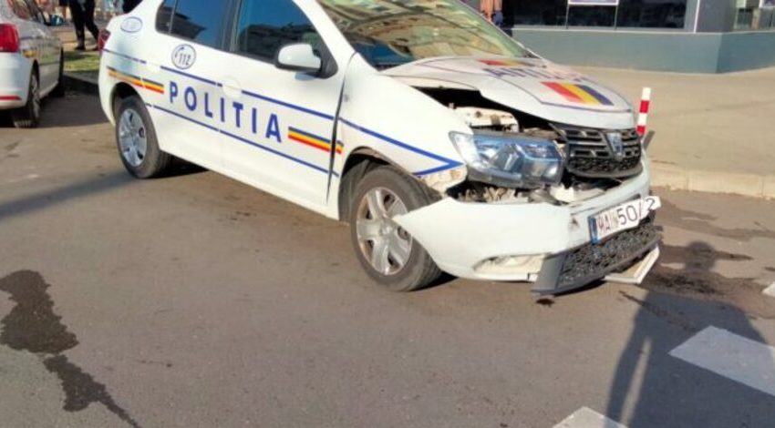  Doi polițiști ieșeni au fost răniți într-un accident rutier produs în această după-amiază