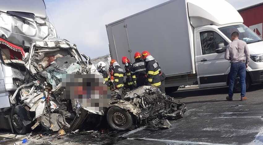  Patru persoane si-au pierdut viata intr-un grav accident rutier produs astazi pe autostrada A1