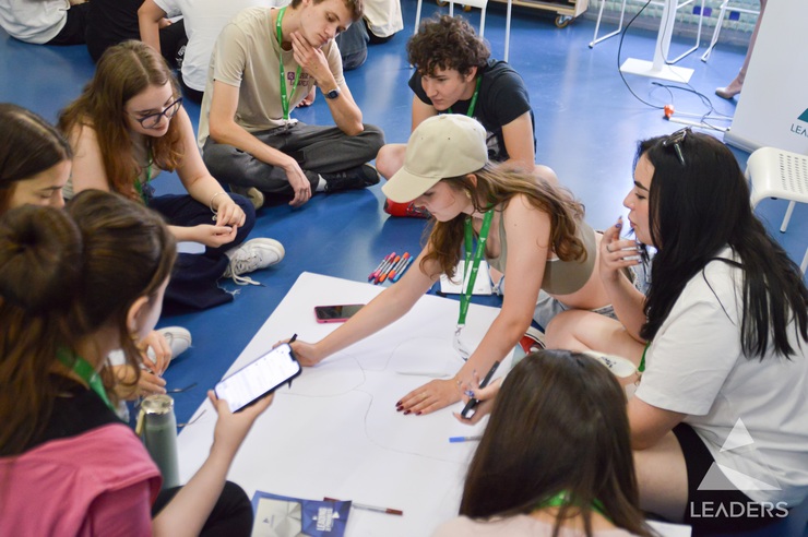  Elevii de liceu din Iasi sunt asteptati la o noua editie a programului de leadership personal Leaders Explore