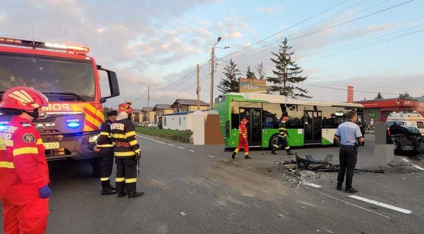  Un autobuz cu zece calatori a fost implicat intr-un accident rutier produs in aceasta dimineata in municipiul Piatra Neamt