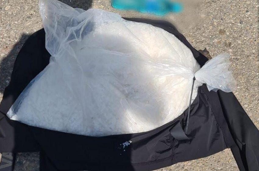  Treizeci de kilograme de „cristal” in valoare de 600.000 de Euro descoperita de politisti in autoturismul unui barbat din Braila