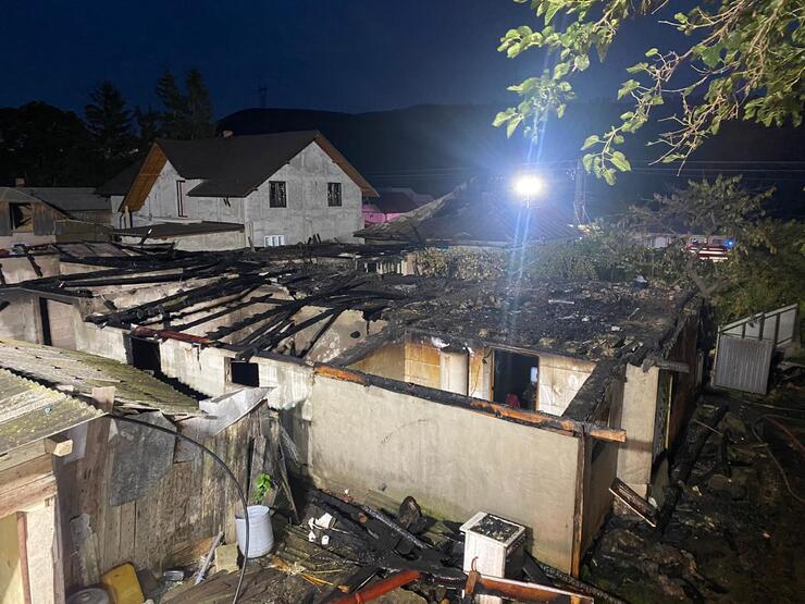  O persoana a fost ranita in urma unui incendiu produs in comuna Vanatori