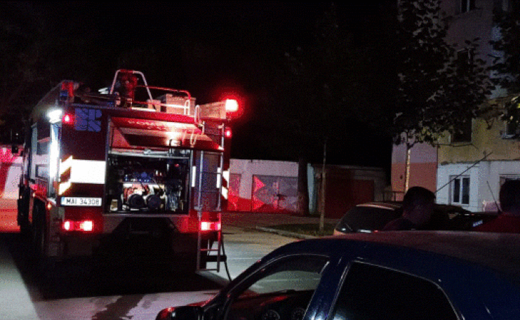  Peste 100 de persoane au fost evacuate in urma unui incendiu produs noaptea trecuta la un bloc din municipiul Bârlad