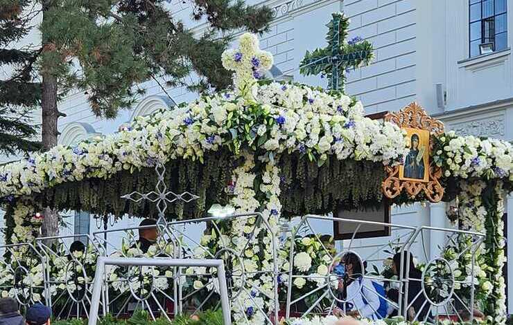  Peste 30.000 de credinciosi s-au închinat la racla cu moaştele Sfintei Cuvioase Parascheva