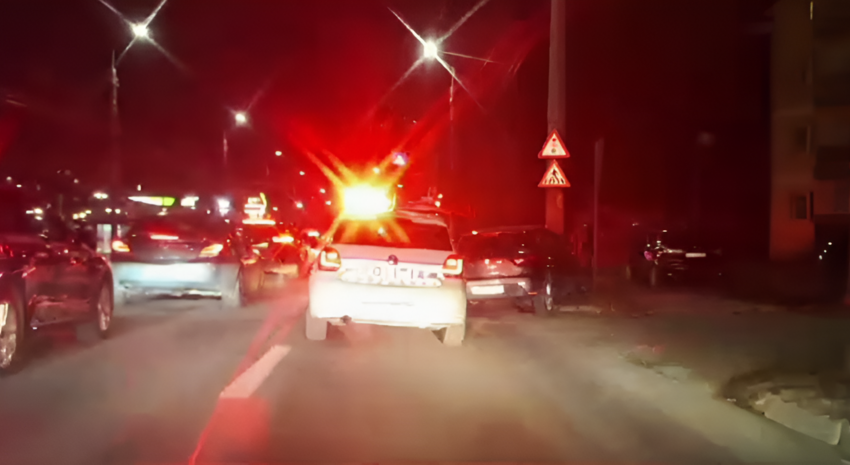  Accident in zona Bucium! Un TIR a acrosat un autoturism care a fost proiectat intr-un stalp