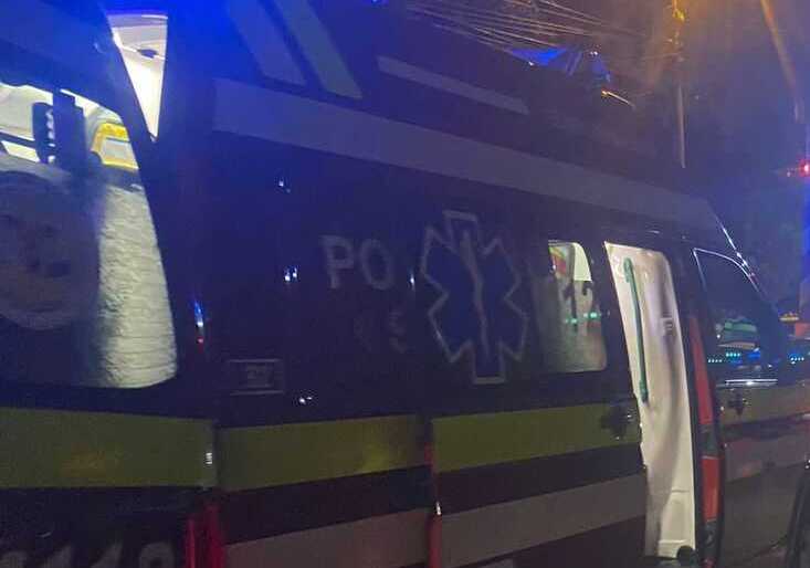  Mama si fiica la un pas de moarte dupa ce au fost injunghiate de vecinul lor