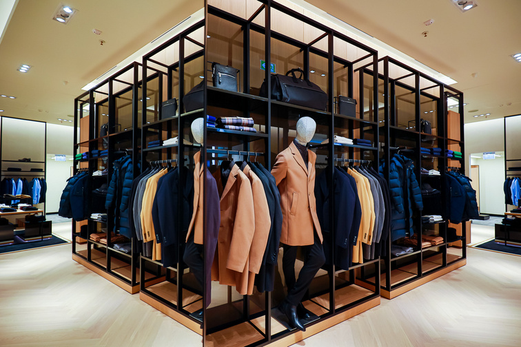  Prima locație din afara Capitalei a brandului premium HUGO BOSS s-a inaugurat în Palas Iași