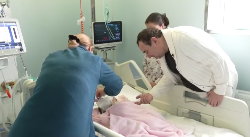  Inca un miracol al medicilor de la Spitalul de Neurochirurgie din Iasi! O fetita de doar 5 luni diagnosticata cu tumora la creier a primit o noua sansa la viata