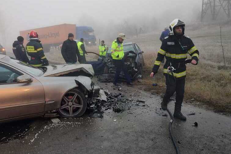 O femeie însărcinată a rămas încarcerată în urma unui accident rutier produs pe DN 24A