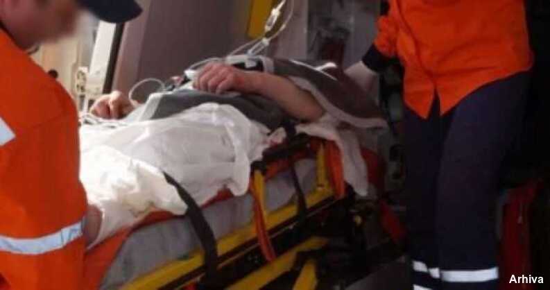  Un barbat de 54 de ani din Andrieseni a ajuns la spital dupa ce a fost injunghiat noaptea trecuta pe terasa unui bar