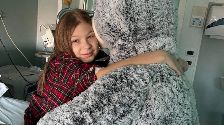  Împreună pentru Laura! O fetiță de doar 10 ani se luptă cu un tip de leucemie extrem de agresivă