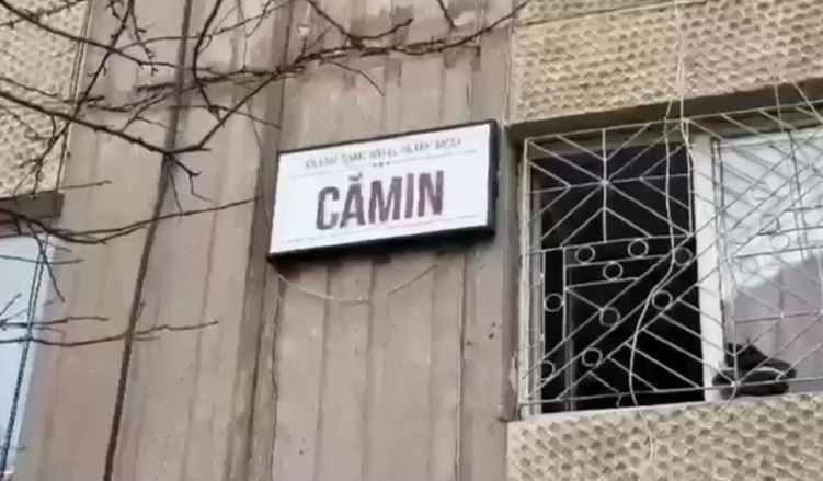  Un elev de 15 ani a fost gasit spanzurat in toaleta căminului unde era cazat