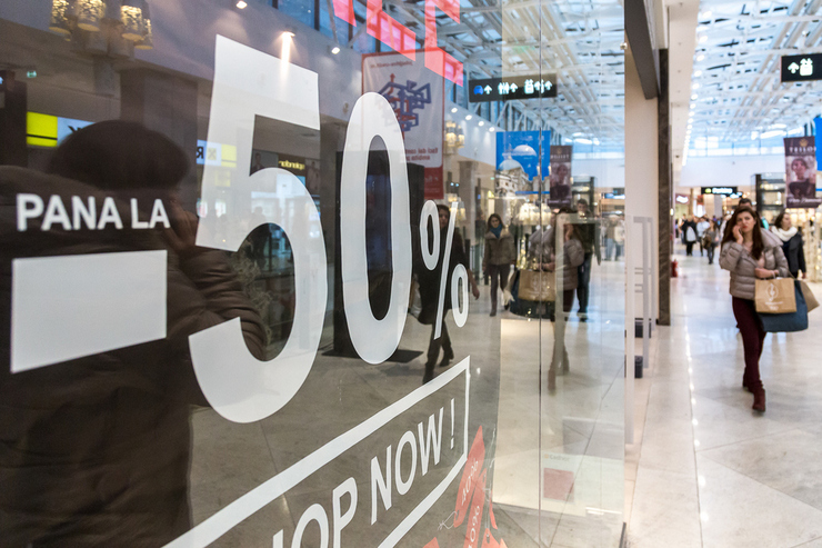  Winter Sale la Palas! Bucură-te de reducerile de la brandurile tale favorite și cumpără-ți articolele la care ai visat – piese vestimentare de sezon, produse de beauty sau gadget-uri