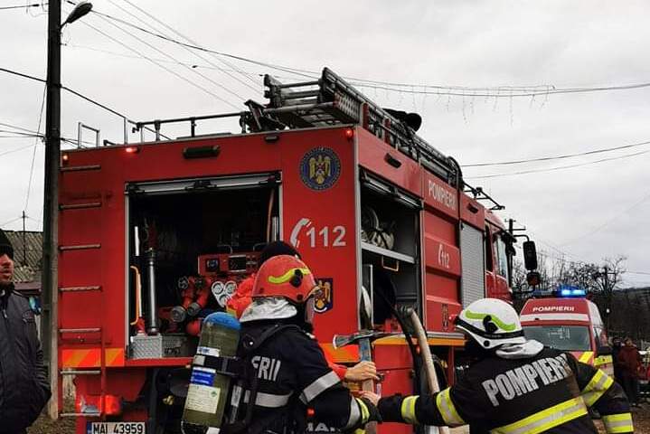  Incendiu la Stolniceni Prăjescu! Pompierii din cadrul ISU Iasi intervin cu 2 autospeciale