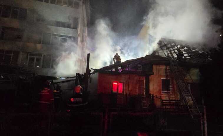  Incendiu la o casa parohiala din cauza unei candele lasata aprinsa