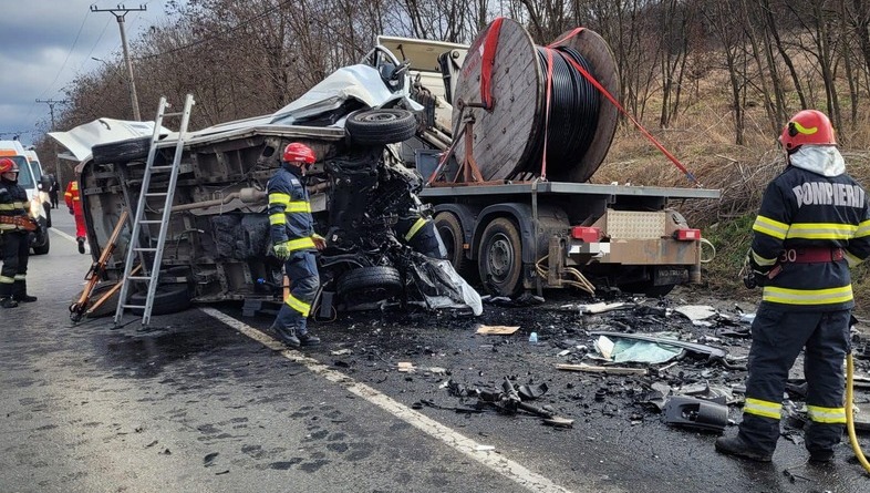  Un barbat de 35 de ani si-a pierdut viata iar un altul de 32 de ani a fost ranit in urma unui grav accident de circulatie