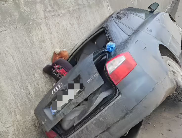  Doi copii de 3 si 6 ani si un barbat de 32 de ani au ajuns la spital in urma unui accident produs in aceasta dupa-amiaza