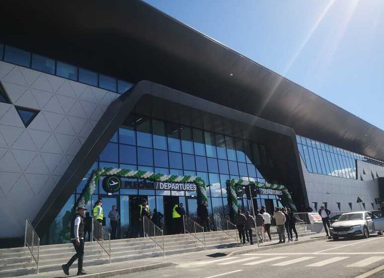  Astazi s-a deschis oficial Terminalul 4 al Aeroportului Iasi