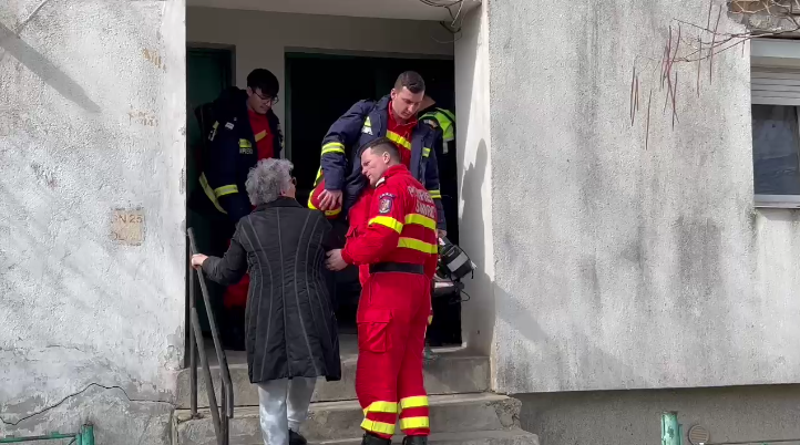  O femeie de 45 de ani a fost gasita fara suflare in apartamentul sau situat pe strada Decebal din municipiul Vaslui