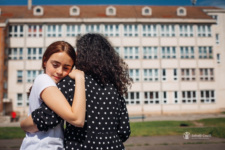  Copilărie fara părinti! Aproape unu din trei copii din zona Moldovei are mama plecată la muncă în străinătate