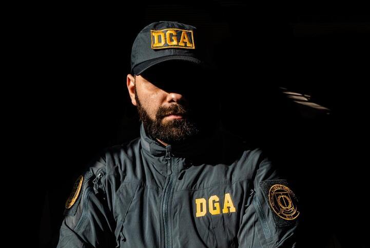  Politistii DGA Iasi au retinut un barbat care a promis unor agenti de politie sume de bani cuprinse între 3.000 de lei și 30.000 de euro