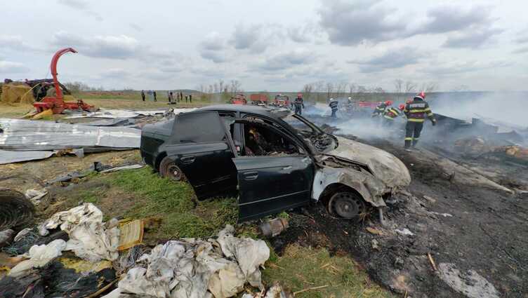  Doua autoturisme, o cisterna si un adapost in care se aflau 70 de vaci au fost distruse de un incendiu produs in cursul zilei de astazi