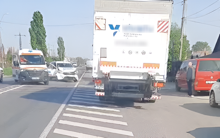  O ambulanta a fost implicata intr-un accident rutier la iesirea din municipiul Iasi