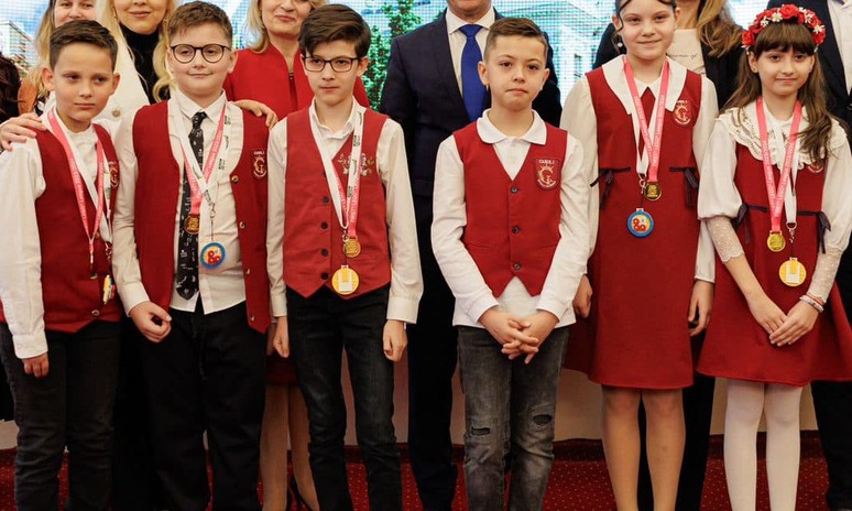  Elevii de la Clubul de Robotica al scolii „Carol I din Iasi au castigat Marele Premiu la etapa națională a Festivalului Internațional de Robotică FIRST LEGO League