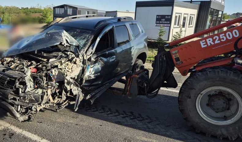  O autoutilitara si un autoturism au fost implicate intr-un accident rutier produs in aceasta dimineata