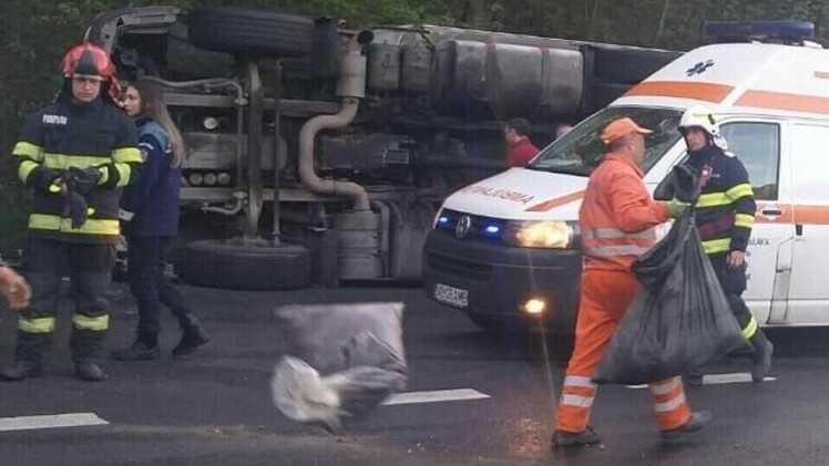  Doi copii și mama lor au fost răniți în urma unui accident rutier produs în această dimineață