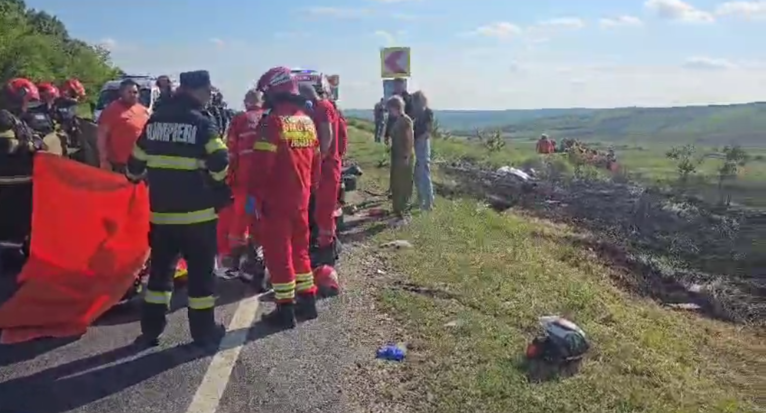  Tragedie pe șoseaua Iași-Vaslui! O persoană și-a pierdut viața și trei au fost grav ranite