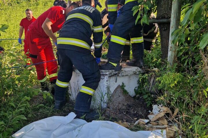  O femeie de 62 de ani a fost gasita moarta intr-o fantana