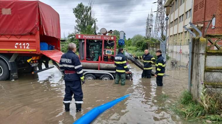  Inundație la o stație de transformare din Iasi