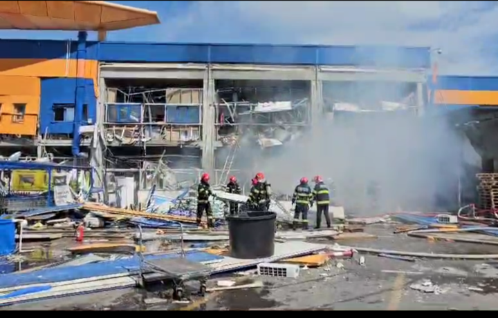  Explozie la magazinul Dedeman din Botoșani. Șapte persoane au fost ranite