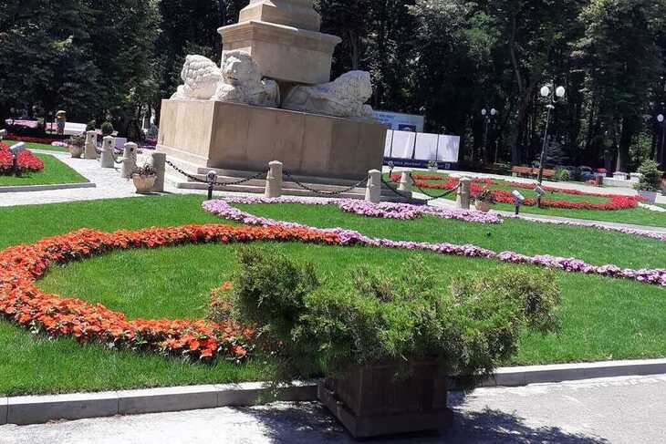  Vineri, 21 iunie, iesenii sunt invitati in Parcul Copou sa viziteze expozitia „Români de poveste”