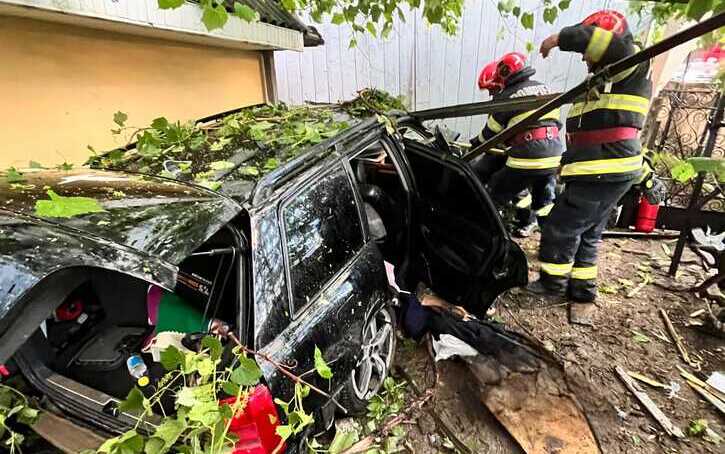  Doi tineri au ajuns la spital in urma unui accident produs in aceasta seara