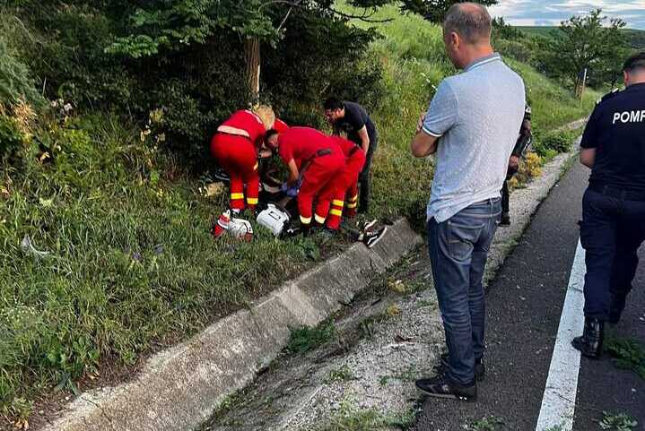  Un motociclist a fost rănit în urma unui accident produs în această seară