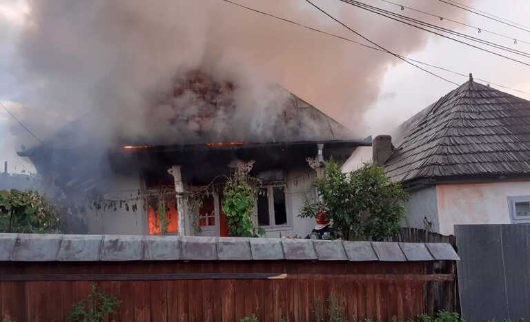  O batrana de 80 de ani a fost gasita carbonizata in urma unui incendiu produs in aceasta dimineata